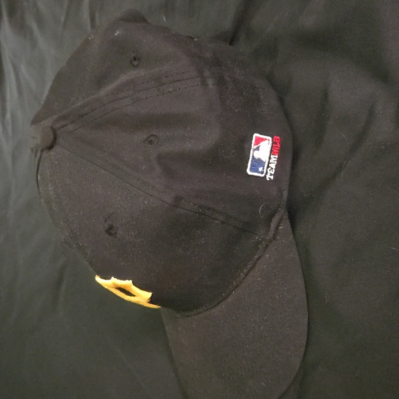 Pittsburgh Pirates Adjustable Velcro Hat - Picture 2 of 3